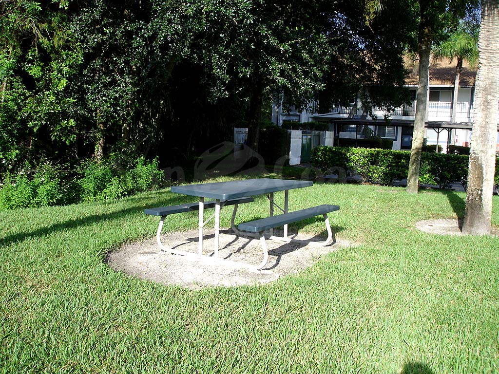 Country Club Village Picnic Table